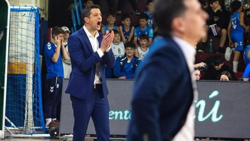 Los dos entrenadores en el Zamora-Alicante. | ALBA PRIETO